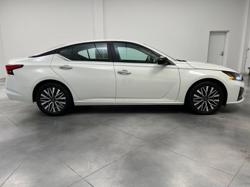 Used 2025 Nissan Altima 2.5 SV FWD image 10