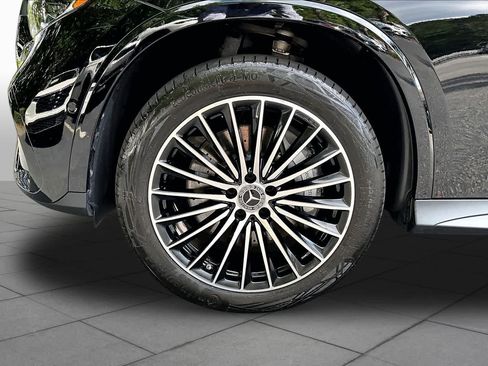 Certified 2024 Mercedes-Benz GLC 300 image 11