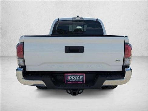 Certified 2020 Toyota Tacoma TRD Off-Road AWD/4WD image 7