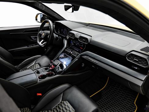 Used 2021 Lamborghini Urus image 52