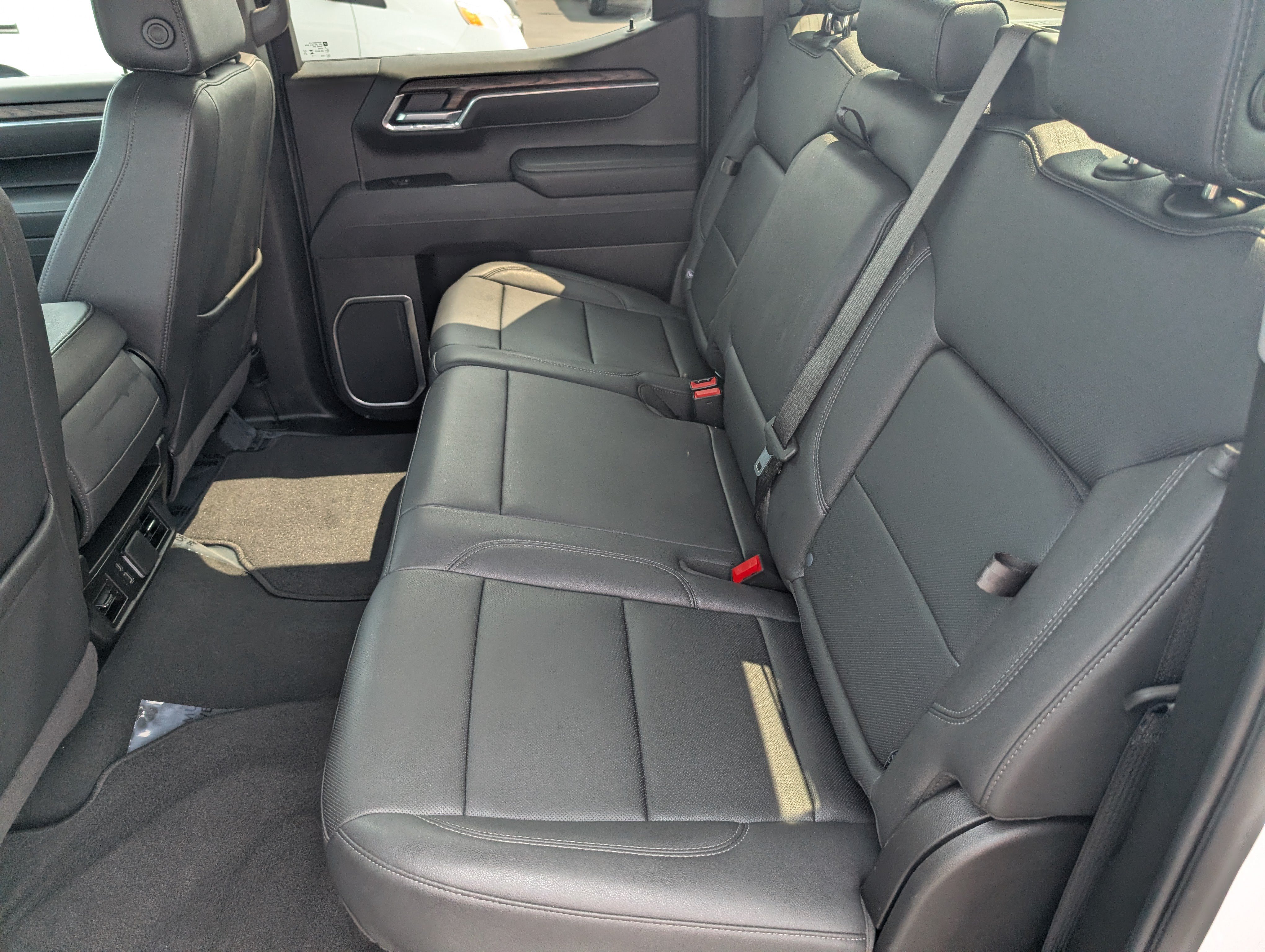 Used 2025 GMC Sierra 1500 SLT AWD/4WD image 26