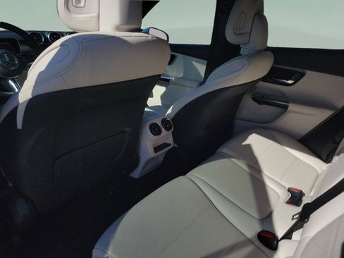 Used 2026 Mercedes-Benz GLC 300 GLC 300 image 14