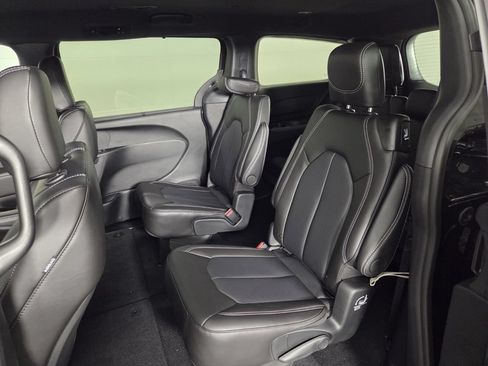 New 2026 Chrysler Pacifica Select FWD image 19
