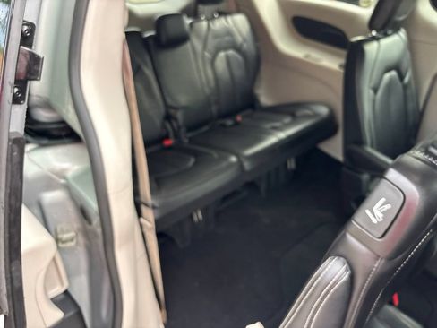 Used 2024 Chrysler Pacifica Touring-L FWD image 38