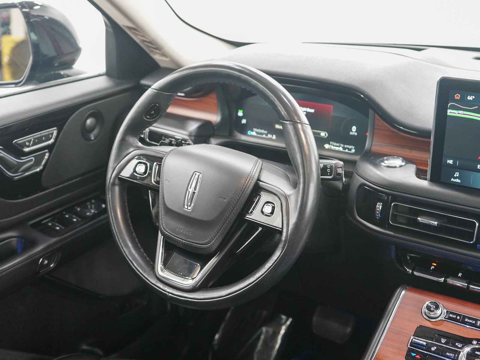Used 2023 Lincoln Aviator Reserve w/ Equipment Group 201A AWD/4WD image 15