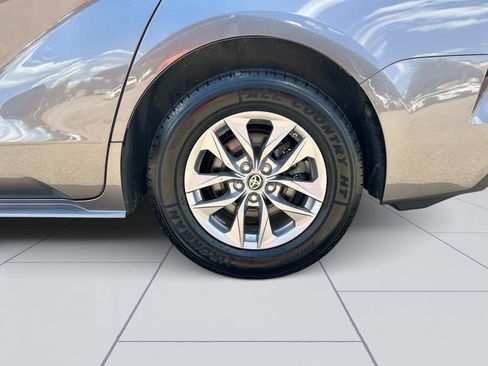 Used 2021 Toyota Sienna XLE w/ XLE Plus Package FWD image 13