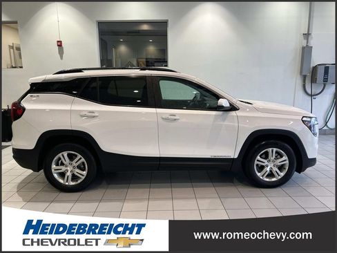 Certified 2024 GMC Terrain SLE w/ Driver Convenience Package image 2