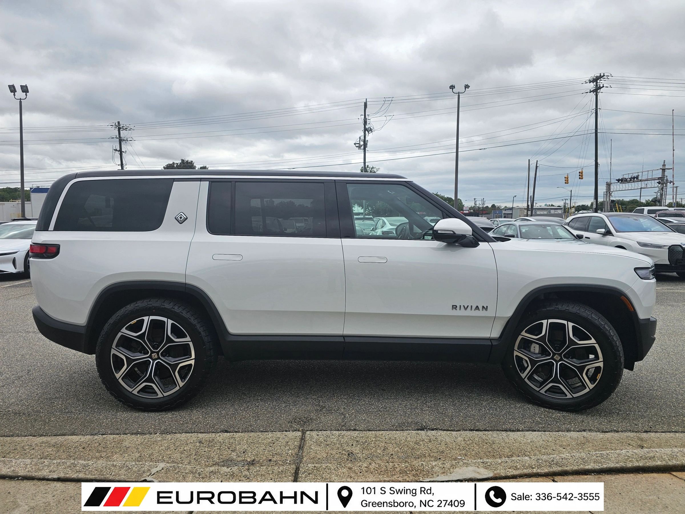 Used 2025 Rivian R1S Adventure Dual AWD/4WD image 6