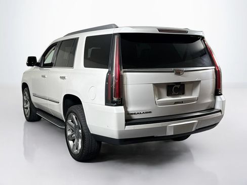 Used 2020 Cadillac Escalade Luxury RWD image 3