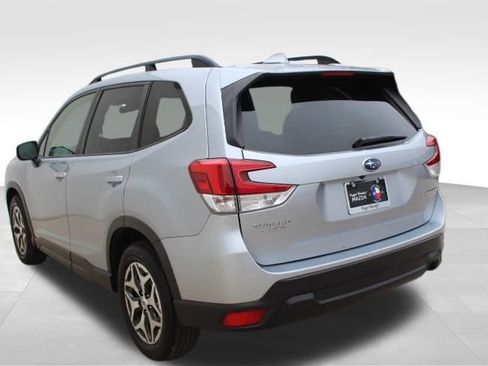 Used 2020 Subaru Forester Premium image 6