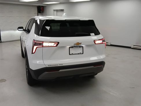 Used 2025 Chevrolet Equinox LT image 4