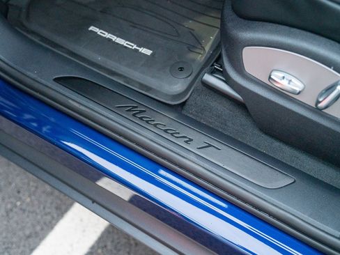 Certified 2026 Porsche Macan Turbo AWD/4WD image 11