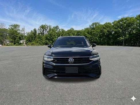 Used 2024 Volkswagen Tiguan SE R-Line AWD/4WD image 3