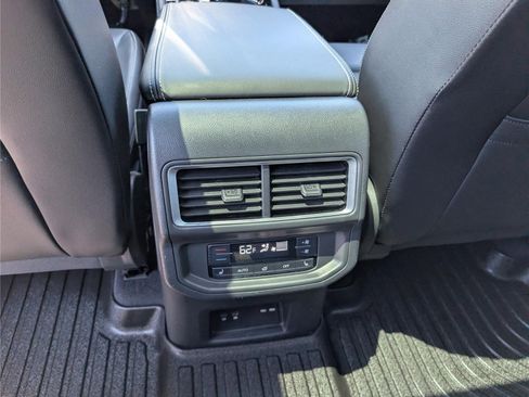 Used 2024 Volkswagen Atlas SEL AWD/4WD image 21
