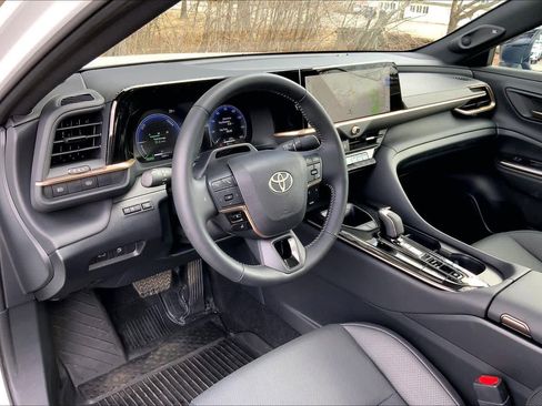 Used 2026 Toyota Crown Limited w/ Advanced Technology Package image 18