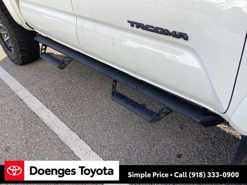 Used 2022 Toyota Tacoma TRD Sport image 10