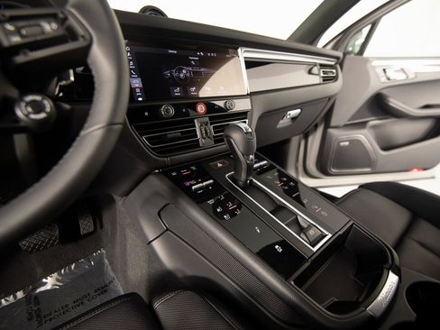 New 2026 Porsche Macan Turbo image 23