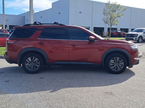 Certified 2022 Nissan Pathfinder SV w/ SV Premium Package image 4