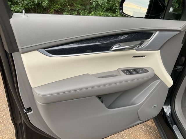Used 2024 Cadillac XT6 Premium Luxury w/ Technology Package FWD image 7