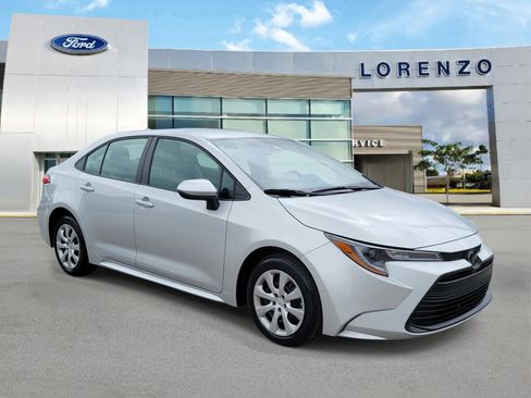 Used 2025 Toyota Corolla LE FWD image 3