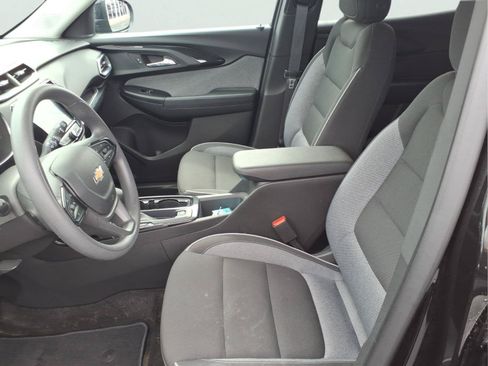 Used 2023 Chevrolet TrailBlazer LT w/ Convenience Package AWD/4WD image 9