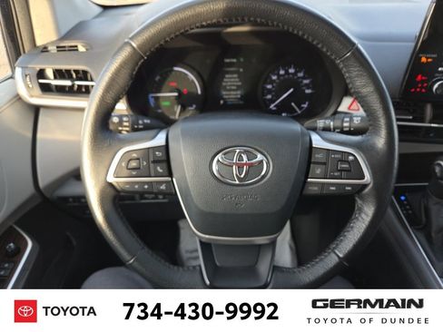 Used 2022 Toyota Sienna XLE image 30