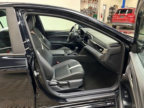 Used 2025 Toyota Camry SE FWD image 12