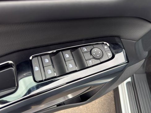 New 2026 Nissan Pathfinder SL image 12