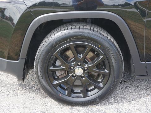 Used 2018 Jeep Cherokee Latitude Plus image 6
