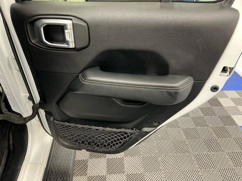 Used 2020 Jeep Gladiator Overland image 16