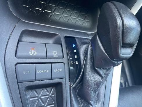 Used 2021 Toyota RAV4 XLE image 24