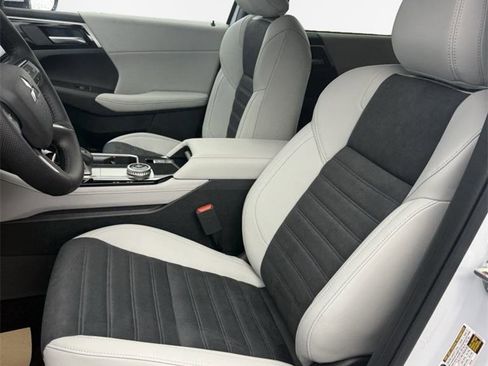 New 2025 Mitsubishi Outlander ES image 15