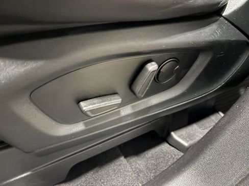 Used 2021 Ford Explorer XLT w/ Equipment Group 202A image 19