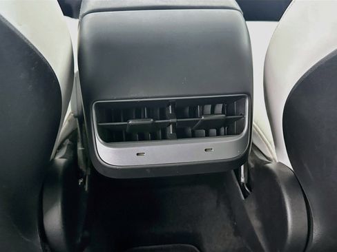 Used 2022 Tesla Model Y Long Range AWD/4WD image 27