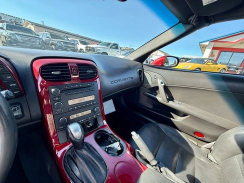Used 2006 Chevrolet Corvette Coupe w/ Preferred Equipment Group RWD image 11