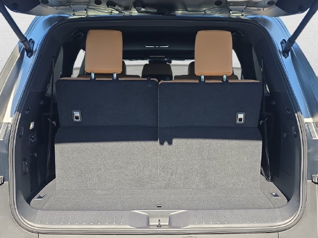 New 2026 Lexus LX 600 4WD w/ Luxury Package image 13