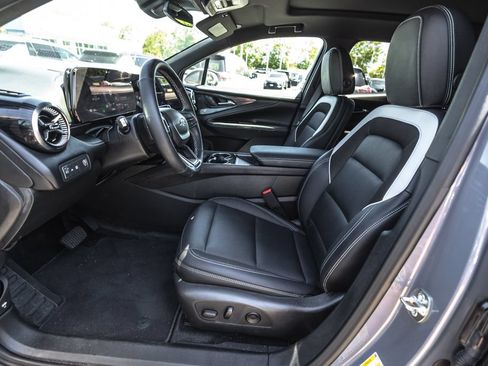Used 2025 Chevrolet Blazer EV LT AWD/4WD image 18