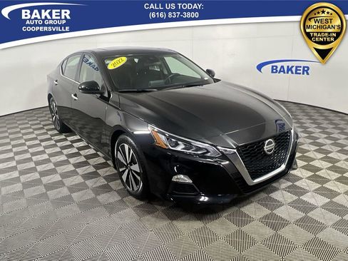 Used 2022 Nissan Altima 2.5 SV w/ SV Premium Package image 2