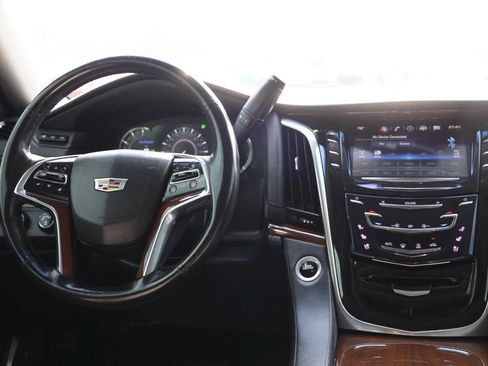 Used 2019 Cadillac Escalade ESV Luxury AWD/4WD image 24