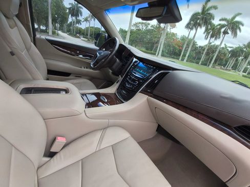 Used 2016 Cadillac Escalade Luxury RWD image 37