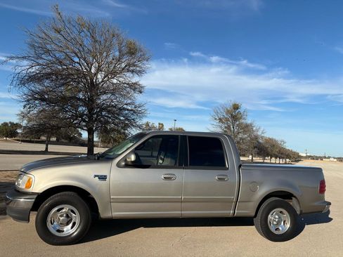 Used 2001 Ford F150 XLT image 2