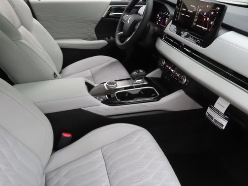 New 2026 Mitsubishi Outlander SEL FWD image 25