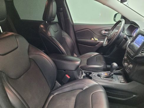 Used 2019 Jeep Cherokee Latitude Plus w/ Comfort/Convenience Group image 21