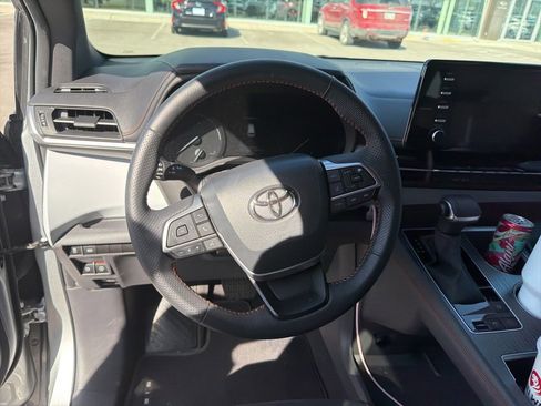 Used 2024 Toyota Sienna XSE image 7