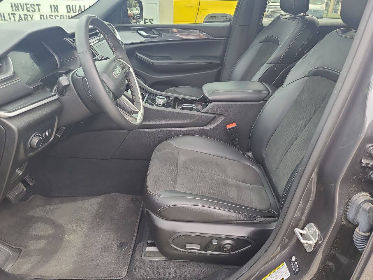 Used 2023 Jeep Grand Cherokee L Laredo RWD image 14