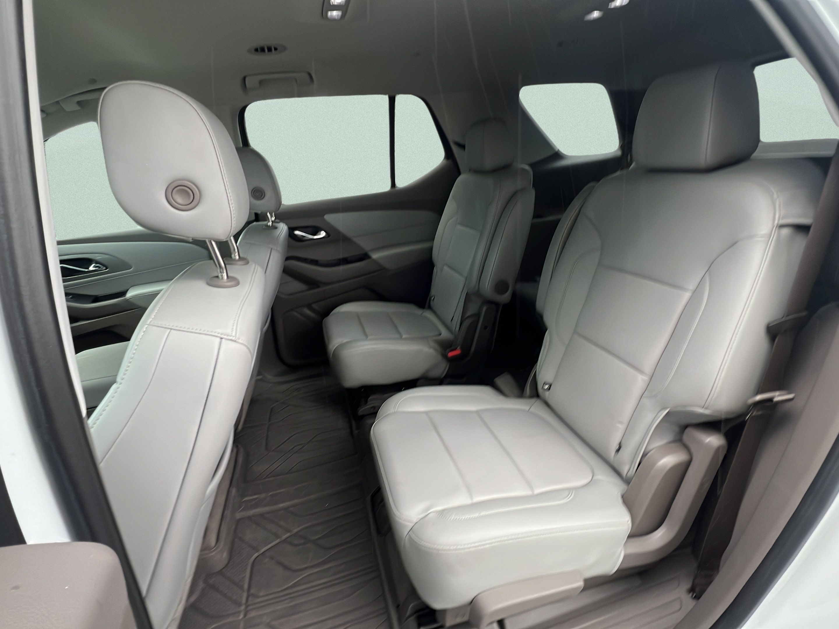 Used 2020 Chevrolet Traverse LT w/ LT Premium Package FWD image 8