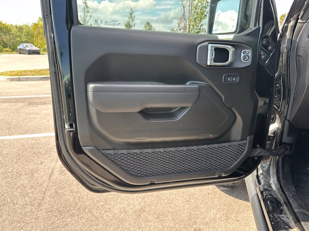 New 2026 Jeep Gladiator Rubicon w/ Steel Power Dome Hood Package AWD/4WD image 12