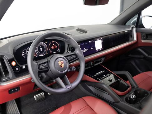 Certified 2026 Porsche Cayenne S AWD/4WD image 4