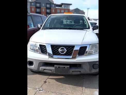 Used 2016 Nissan Frontier S image 2