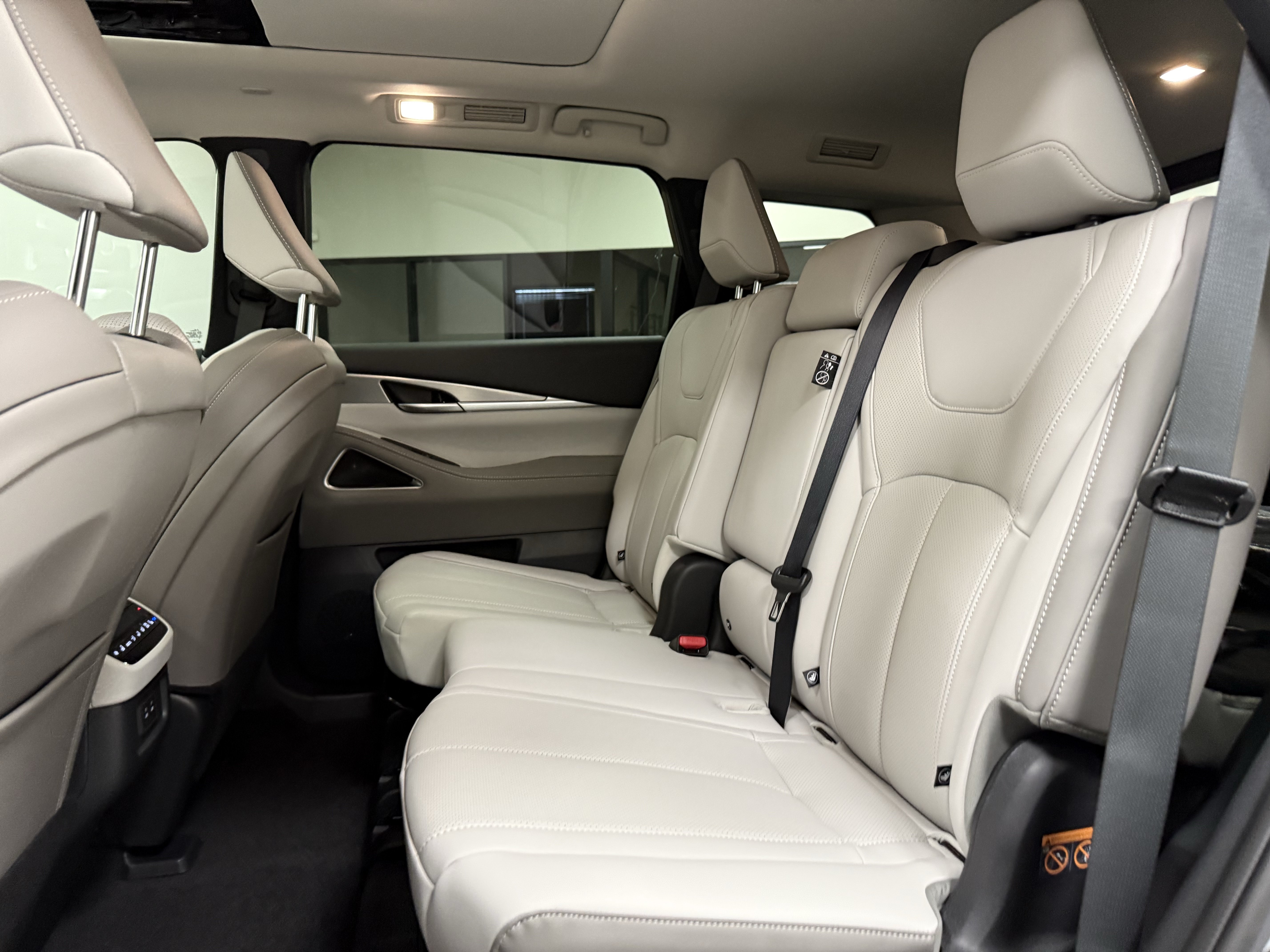 Certified 2027 INFINITI QX60 Luxe w/ Cargo Package FWD image 17
